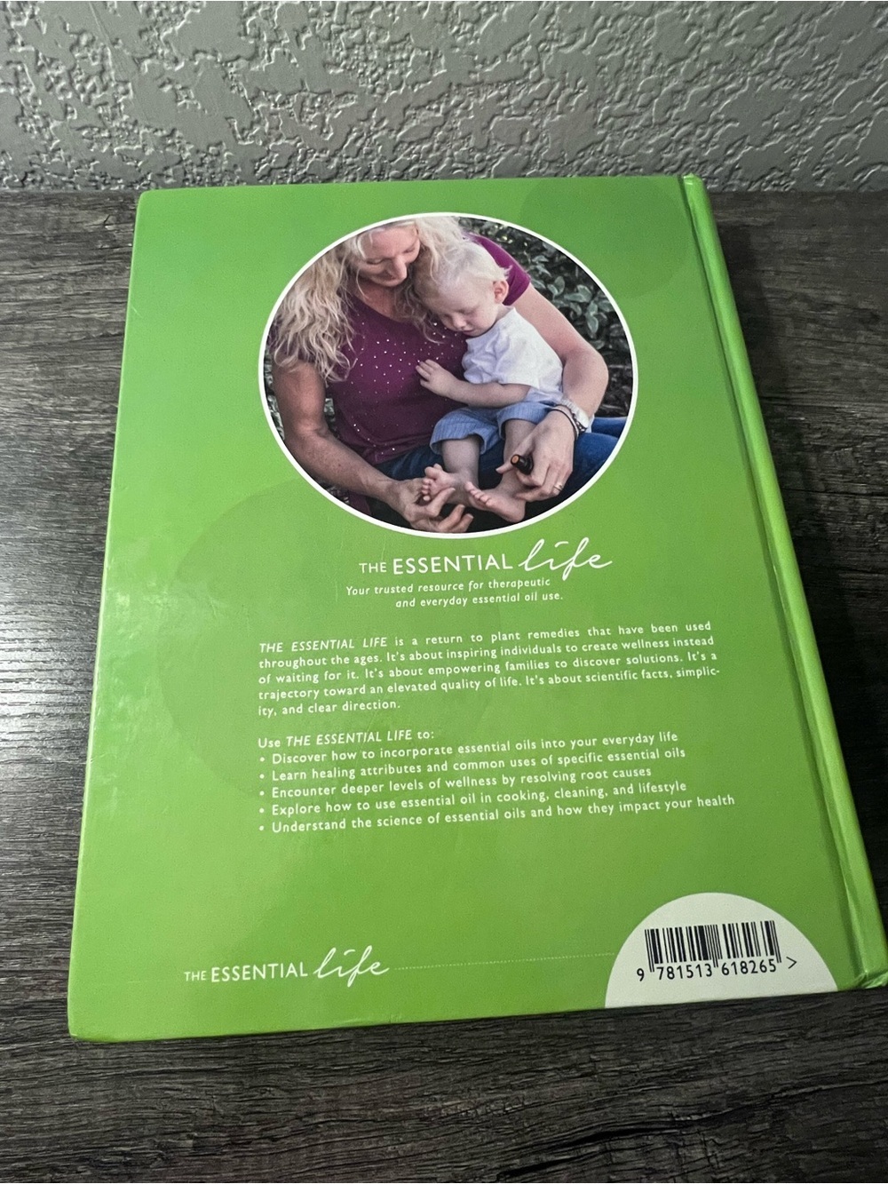 The Essential Life 3rd Edition Essential Oils Reference Guide Wellness Hardcover - Picture 3 of 9
